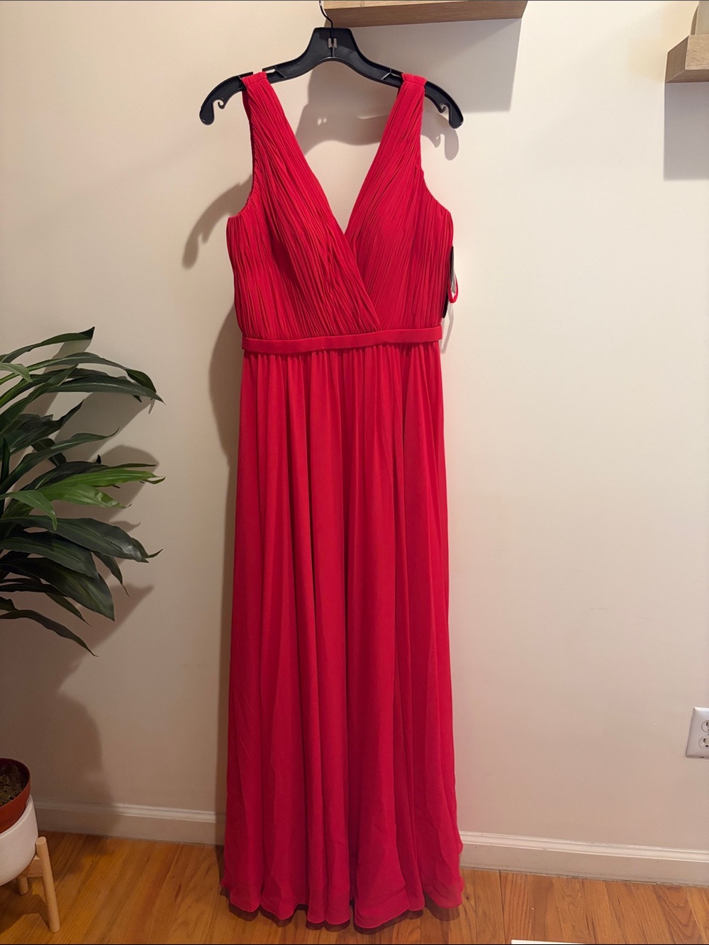 Sleeveless Red V-Neck Pleated Maxi Dress